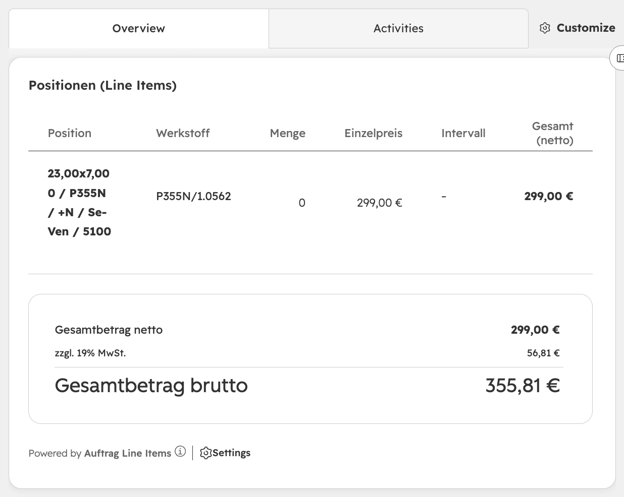 Custom Card auf einem HubSpot Custom Object, die assoziierte Line Items mit Position, Werkstoff, Menge, Einzelpreis und Gesamtbeträgen anzeigt